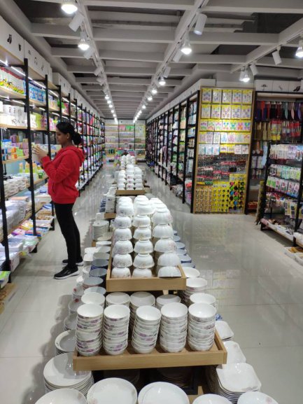 dollar-store-items-wholesale-showroom-in-Yiwu-market-China